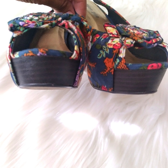 Madden Girl Women's Hizzie Blue Floral Peep Toe Slingback Heels Sz 8M - Picture 7 of 12
